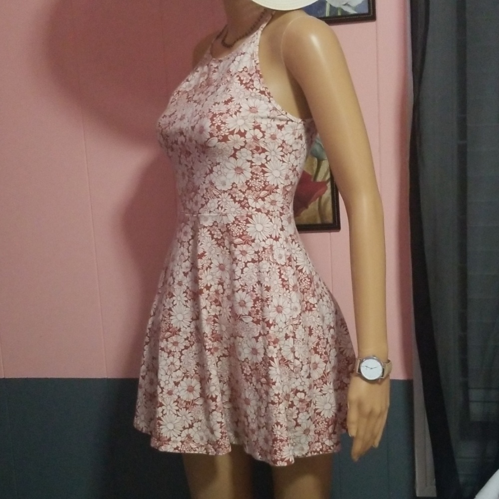 Dress - Picture 2 of 4